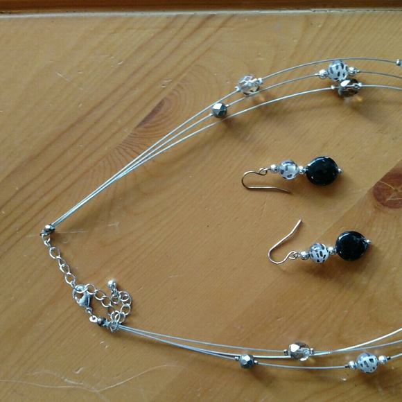 Necklace/earrings set - Picture 2 of 2